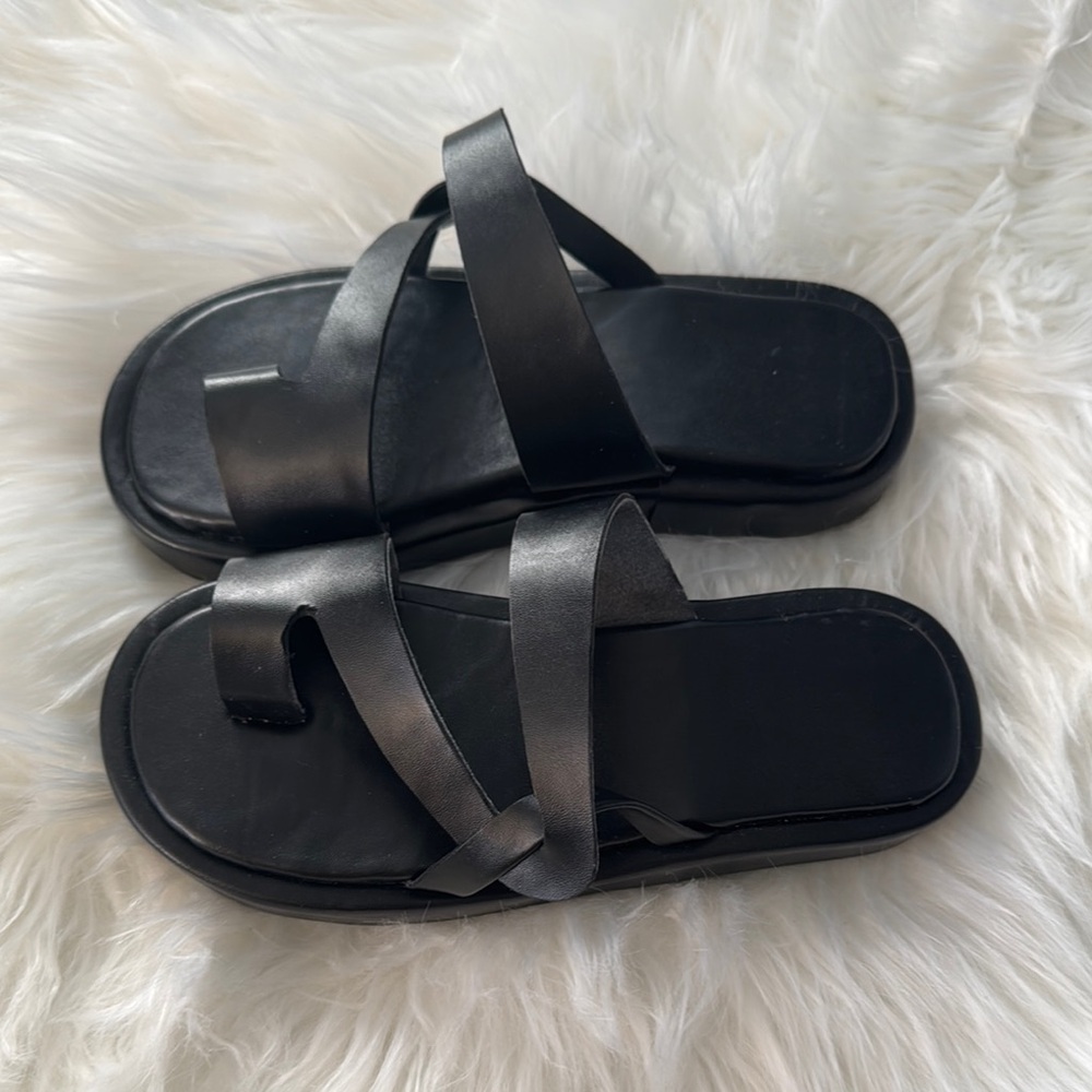 NWOT Stylish Black Sandals